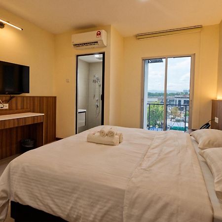 Weiss Hotels Kepong Baru Kampong Jawa Tengah Exterior photo